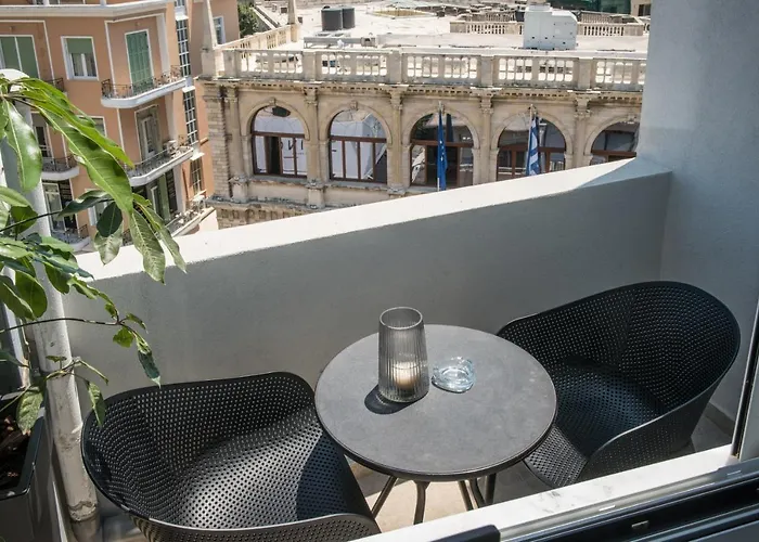 Loggia Suites By Good Life